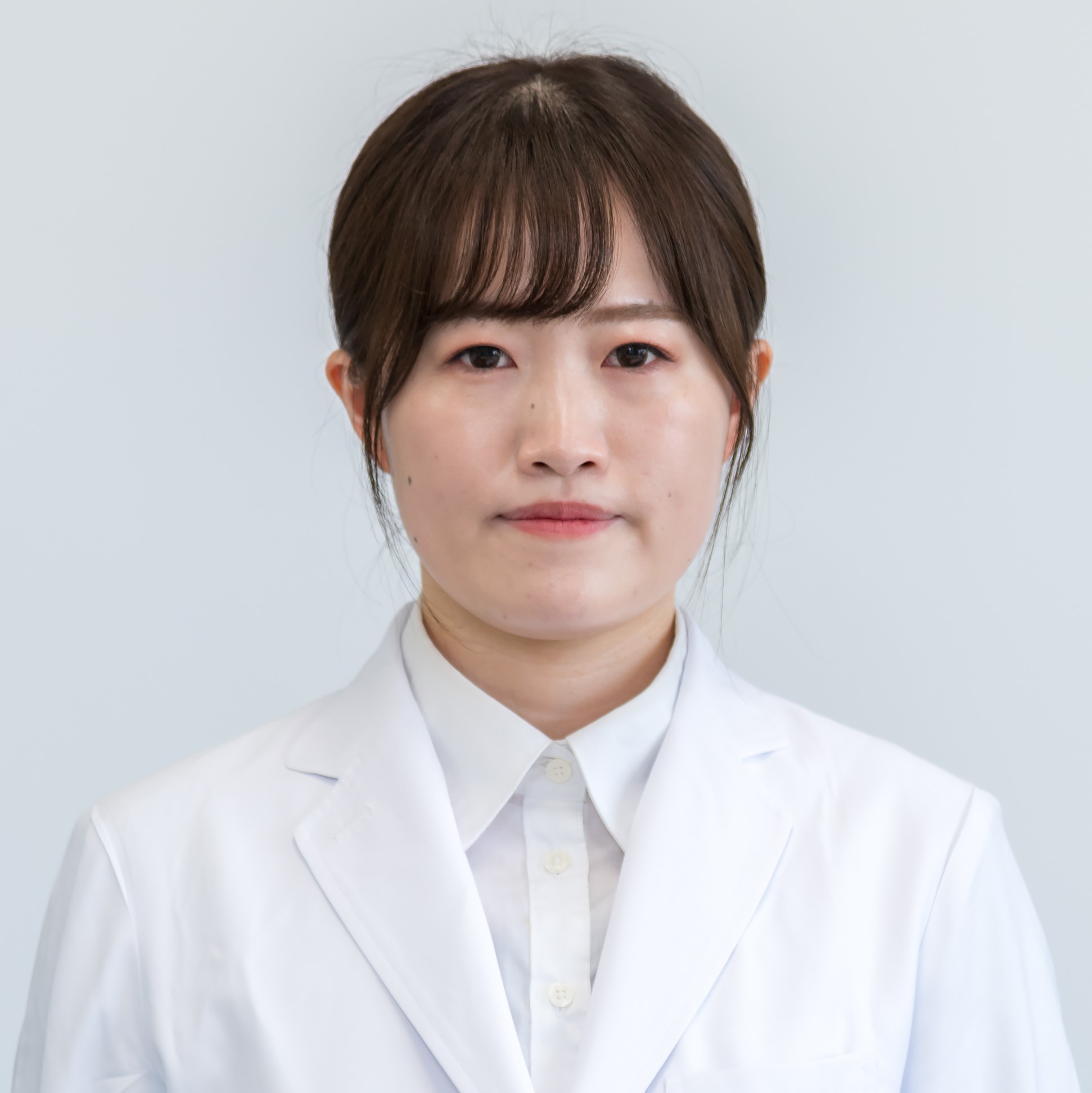 スタッフ画像:何　逸美